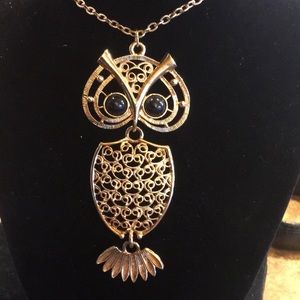 Vintage EUC Rhodium owl pendant with faux onyx eyes